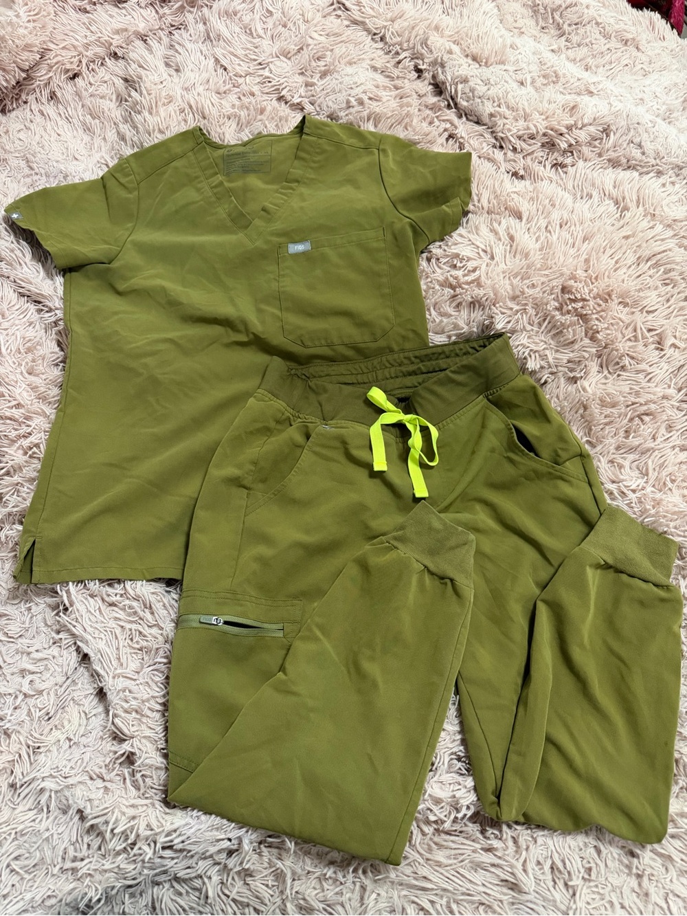 Figs Olive Green Scrub Set